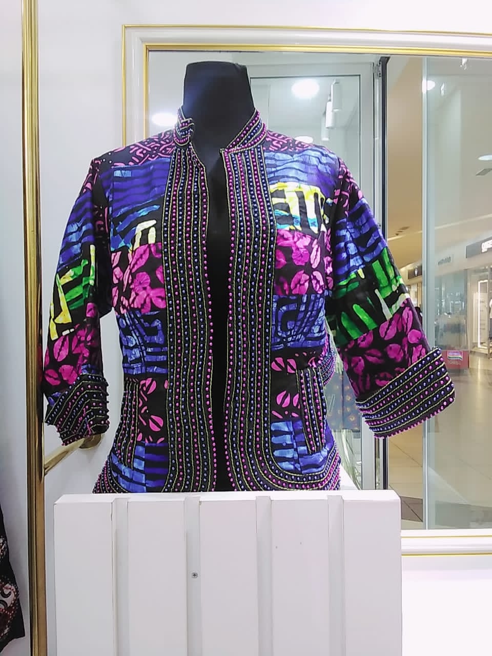 Patches free jacket with pearl bead